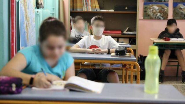 Κορωνοϊός: Έκτακτη σύσκεψη μετά την «έκρηξη» κρουσμάτων στην Αττική – «Βόμβες» Σύψα για τα σχολεία