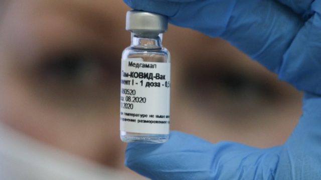Κορωνοϊός: Περιμένει το “πράσινο” φως το ρωσικό εμβόλιο Sputnik V