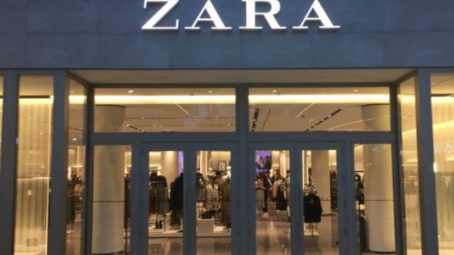 Online ξεπούλημα στα ZARA: Η μπλούζα που θα λατρέψετε και κοστίζει κάτω από 10 ευρώ