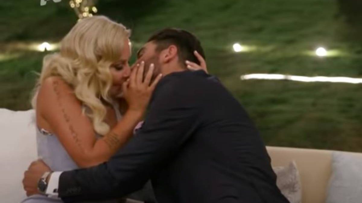 Άγριο σ@ξ στο «The Bachelor»: Η αποκάλυψη για τις… πικάντικες στιγμές του Βασιλάκου με τα κορίτσια