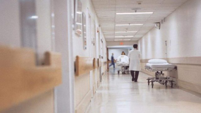Βόλος: Γυναίκα πήρε εξιτήριο από το νοσοκομείο και λίγες μέρες μετά ξαναβρέθηκε μέσα λόγω του κορωνοϊού