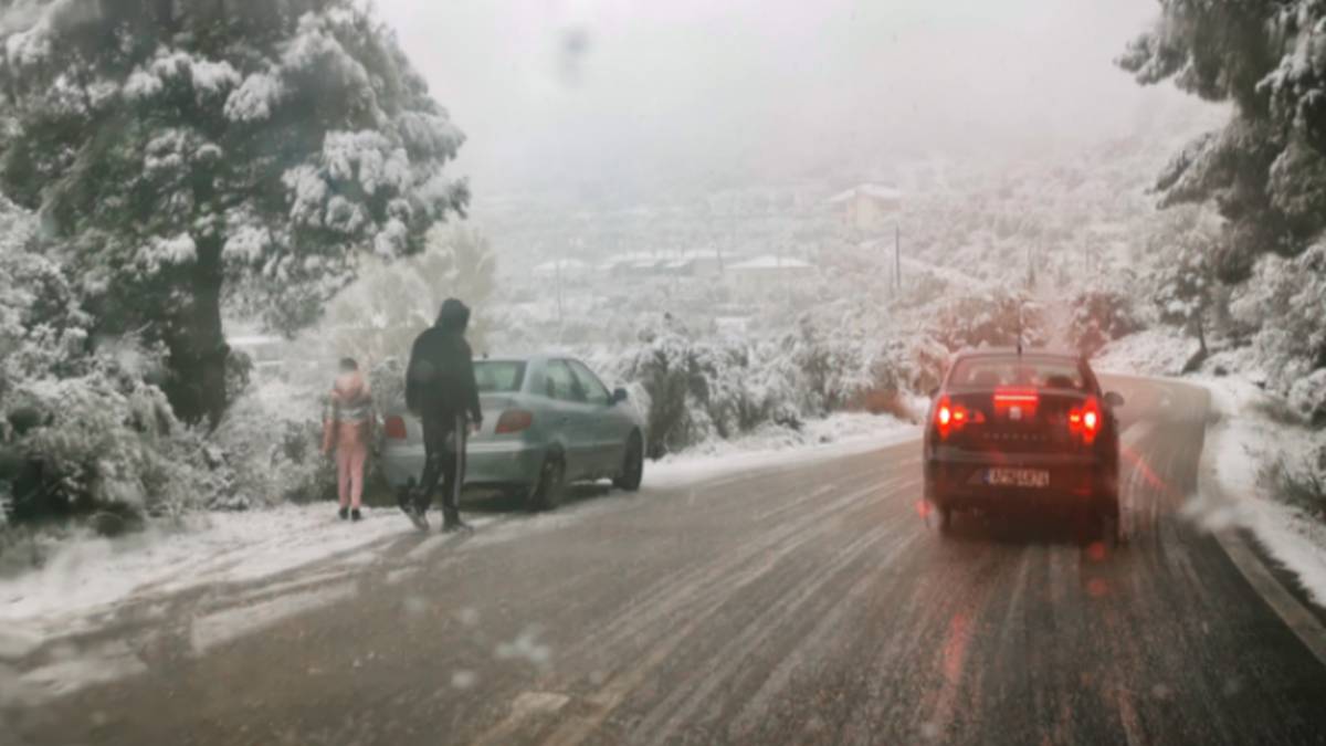 Σε εξέλιξη το νέο κύμα κακοκαιρίας: Χιόνια και σε χαμηλό υψόμετρο