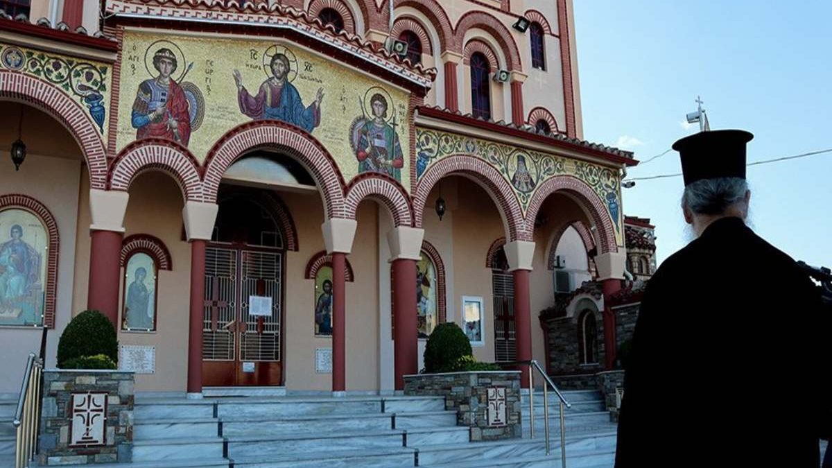 Lockdown: Ανοίγουν και πάλι τις “πόρτες” τους οι εκκλησίες για τους πιστούς