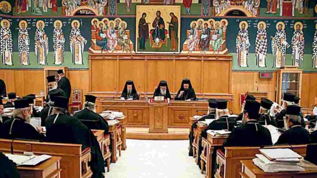 Άγρια κόντρα κυβέρνησης-εκκλησίας για τα Θεοφάνεια: «Ο νόμος ισχύει και για εσάς»