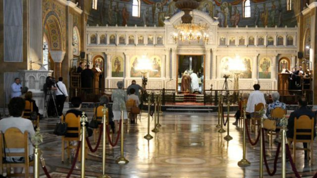 Κορωνοϊός: «Αντάρτικο» από την Εκκλησία – Ανοιχτοί οι ναοί τα Θεοφάνεια (Video)