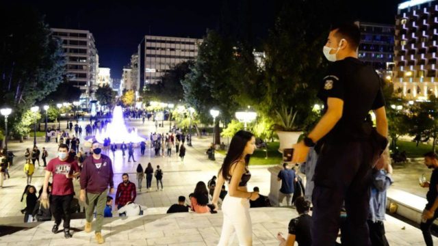 Τρίτο lockdown πριν τελειώσει το δεύτερο: Εισήγηση να θεωρηθεί η Αττική «κόκκινη» περιοχή!