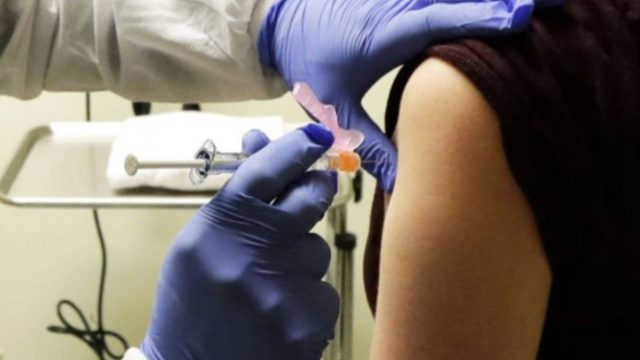 Κορωνοϊός: Έκανε το εμβόλιο και λίγα λεπτά μετά… πέθανε!