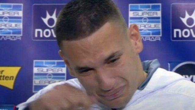 Η συγκλονιστική αφιέρωση του Εμμανουηλίδη στη μητέρα του που έφυγε νωρίς (video)