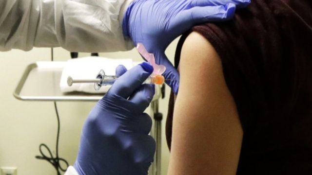 Κορωνοϊός: Σε ποιες δομές ξεκινούν οι εμβολιασμοί τη Δευτέρα
