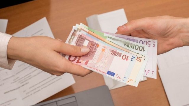 Επίδομα 400 ευρώ: Αλλάζουν τα δεδομένα για την οικονομική ενίσχυση σε αυτοαπασχολούμενους επιστήμονες