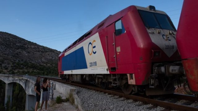 Βέροια: Τρένο προσέκρουσε σε βράχια – Στιγμές “θρίλερ” για τους επιβάτες