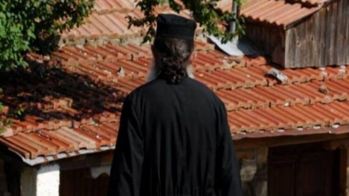 Σοκάρουν οι αποκαλύψεις για τον ιερέα.. εραστή (Video)