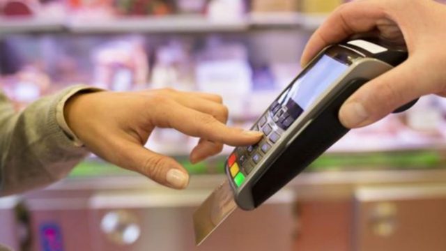 Ηλεκτρονικές αποδείξεις: «Κούρεμα» στο 10% από 30% για τα εισοδήματα του 2020