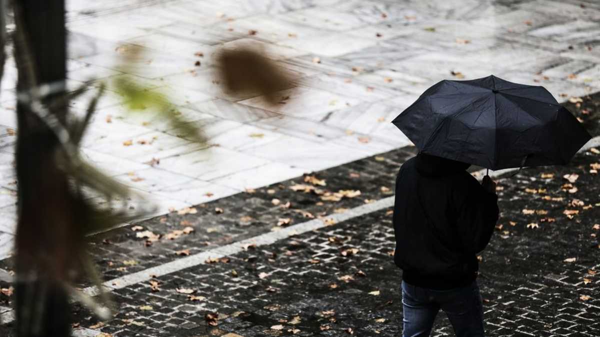 Καιρός: Βροχών… συνέχεια με νέα άνοδο της θερμοκρασίας