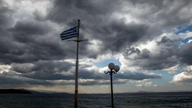 Καιρός σήμερα: Θεοφάνεια με νεφώσεις και τοπικές βροχές
