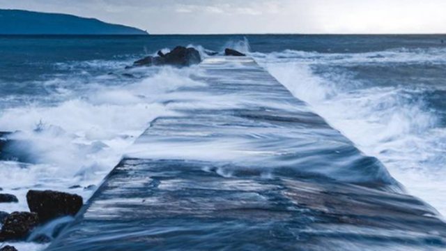 Τα κύματα της Καλαμάτας «μαγεύουν» στο Instagram