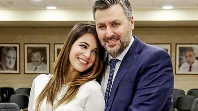 Σε πελάγη ευτυχίας Γιάννης Καλλιάνος-Χάρις Δαμιανού: Τρελά ερωτευμένοι στον πολιτικό τους γάμο