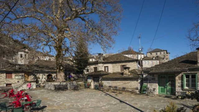 9+1 παράξενα ελληνικά χωριά: Οικισμοί με ιδιαιτερότητες που κανείς δε γνώριζε