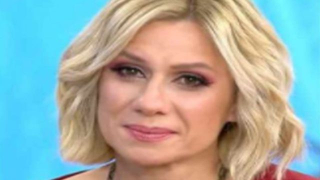 Πλάνταξε η Κατερίνα Καραβάτου on air!
