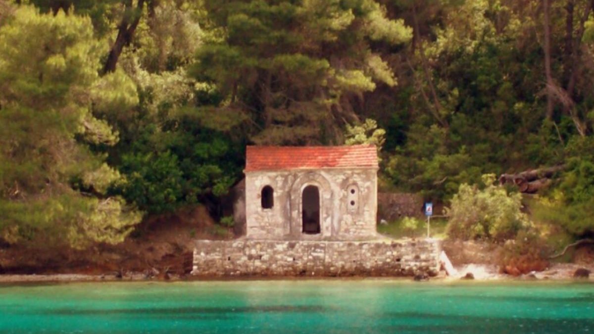 Καστός: To μικρότερο κατοικημένο νησί στο Ιόνιο μάς μαγεύει!
