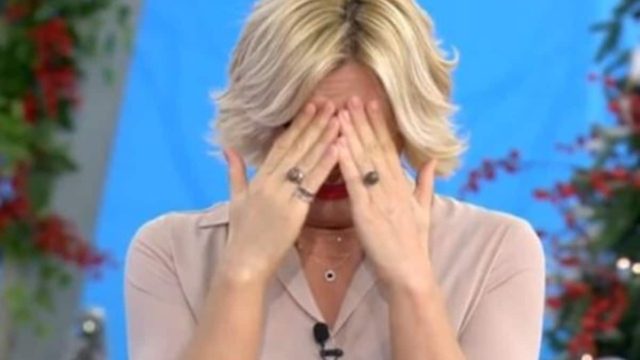 Λύγισε η Κατερίνα Καραβάτου: “Δε μπορώ καν να μιλήσω”