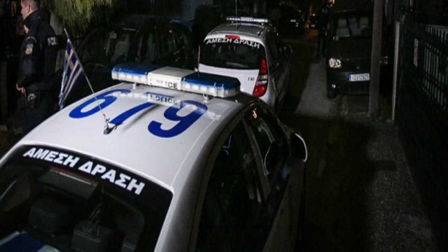 Συναγερμός: Πληροφορίες για κρεμασμένο άνδρα στο κέντρο της Αθήνας