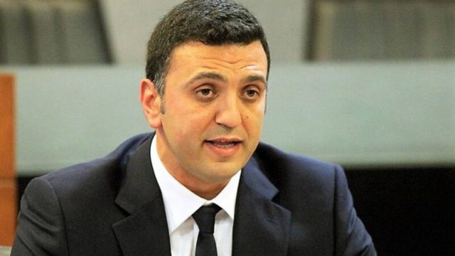 Στην επίθεση ο Κικίλιας: «Σταματήστε να καθυστερείτε τα εμβόλια»