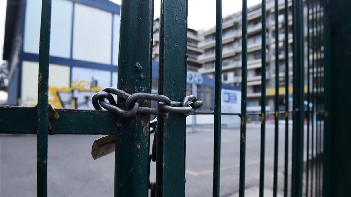 Σχολεία: “Είναι όλα έτοιμα για να ξεκινήσουν τα μαθήματα” – Στον “αέρα” η Γ’ Λυκείου