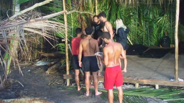 Survivor spoiler: Έπεσαν “μπουνιές” μετά το συμβούλιο στην παραλία – Οι τέσσερις “κόκκινοι” που ήρθαν στα χέρια!