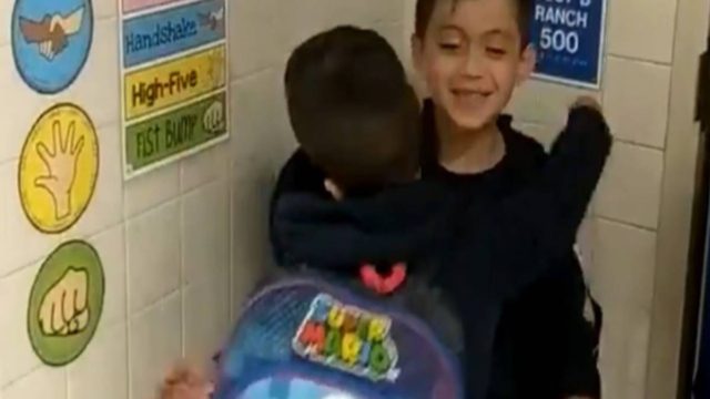 Πέθανε από κορωνοϊό η δασκάλα που έγινε viral διδάσκοντας αγάπη και ανθρωπιά στους μαθητές της!