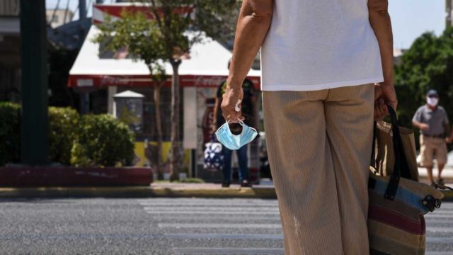 Κορωνοϊός: Συνεχίζει να «βράζει» η Αττική – Συναγερμός στη Θεσσαλονίκη