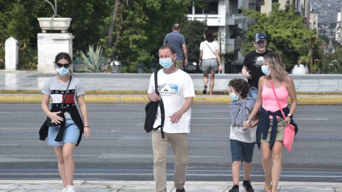 «Λουκέτο» στην Αττική: Νέα «έκρηξη» κρουσμάτων κορωνοϊού πριν ανακοινωθούν επίσημα