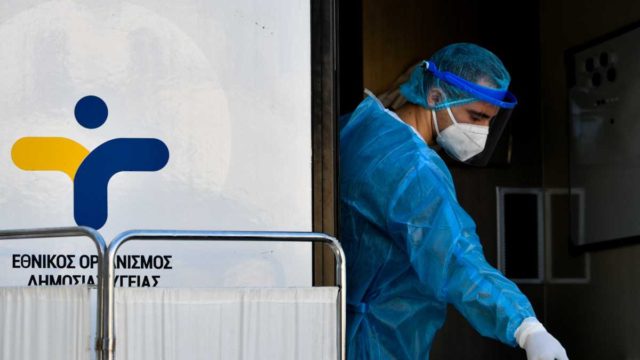 Κορωνοϊός: «Βόμβα» Λινού για την άρση των μέτρων – «Κινδυνεύουμε από…»