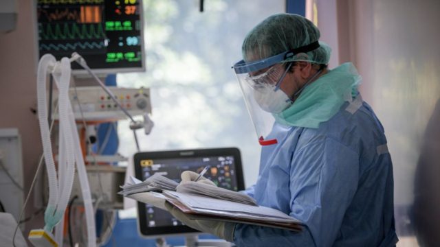 Τραγωδία στη Λαμία: “Έχασε” τη μάχη με τον κορωνοϊό 78χρονος που πάλευε για αρκετές μέρες