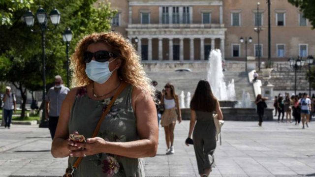 Κορωνοϊός: Ώρα αποφάσεων για το απαγορευτικό – Τα νούμερα που θα κρίνουν τα μέτρα
