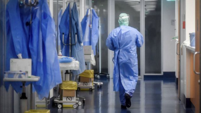 Κορωνοϊός: Έχασε τη μάχη 75χρονος στην Καλαμάτα