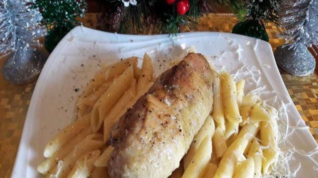 Φανταστικά ρολάκια κοτόπουλο με πένες στη γάστρα