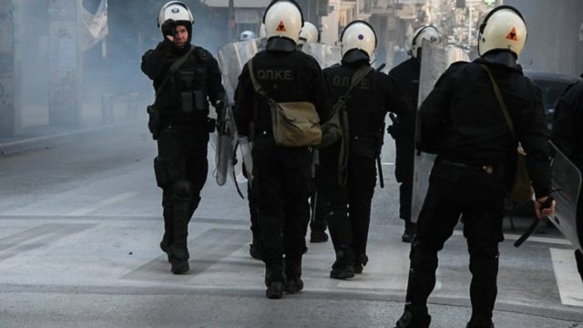 Συναγερμός στην Πάτρα: Εντάσεις και επεισόδια στη συγκέντρωση για τον Δημήτρη Κουφοντίνα – Μπαράζ συλλήψεων