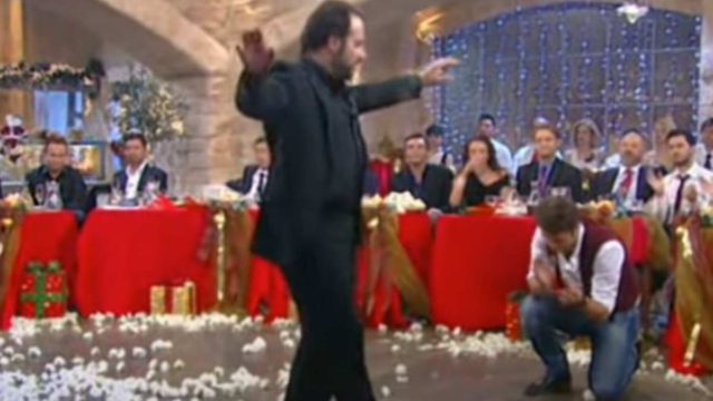 Το μερακλήδικο ζεϊμπέκικο του Κρατερού Κατσούλη που ανατρίχιασε την Κατερίνα Καραβάτου – Έχει 37.223 προβολές