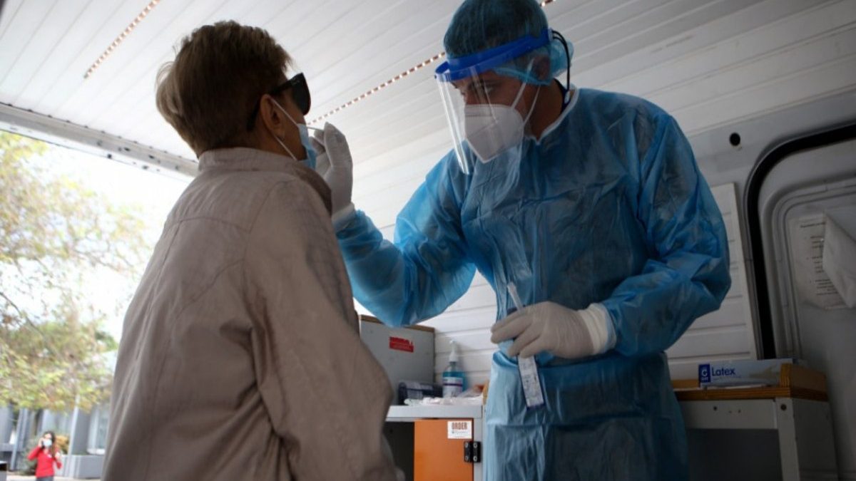 Συναγερμός στα Τρίκαλα: Βρέθηκαν δεκάδες κρούσματα κορωνοϊού – Ξεκινά τα rapid test ο ΕΟΔΥ