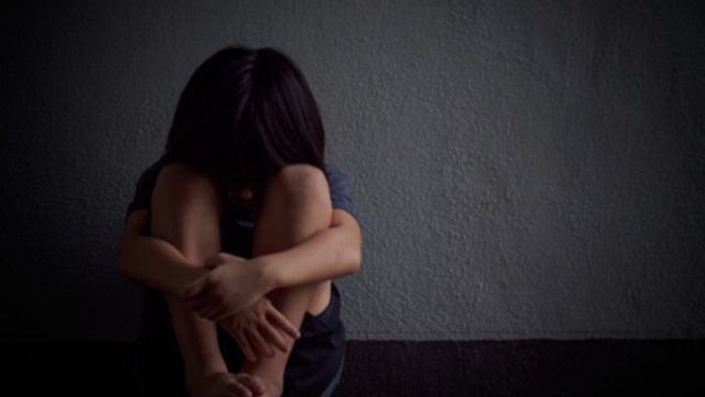 Κρήτη: Μητέρα συνελήφθη μετά από καταγγελία της ανήλικης κόρης της για ξυλοδαρμό