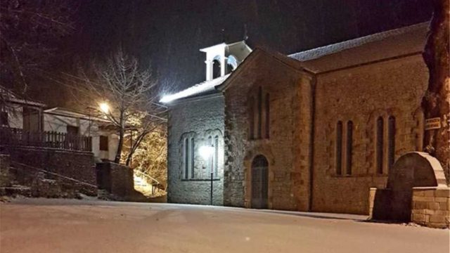 Κακοκαιρία «Λέανδρος»: Χιόνια και τσουχτερό κρύο μέχρι τα κεντρικά της Ελλάδας και την Αττική