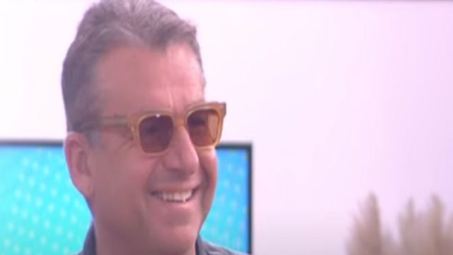 Ο Γιώργος Λιάγκας εμφανίστηκε στο πλατό του Πρωινού της Φαίης Σκορδά μόλις έψηναν… κεφτεδάκια!