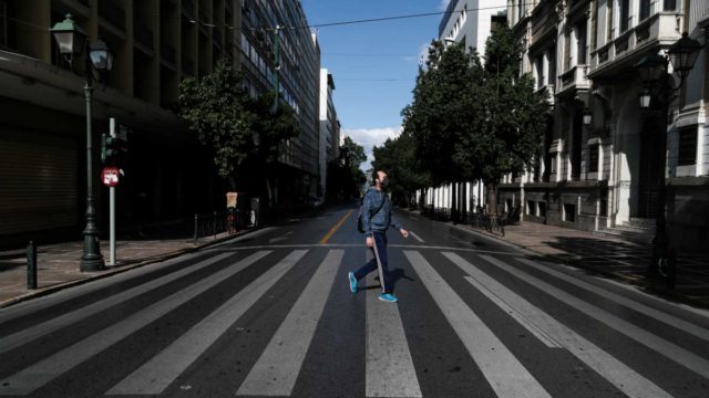 Κορωνοϊός: Ανησυχία λοιμωξιολόγων για τα επόμενα βήματα – Ποιες είναι οι σκέψεις για λιανεμπόριο και σχολεία;
