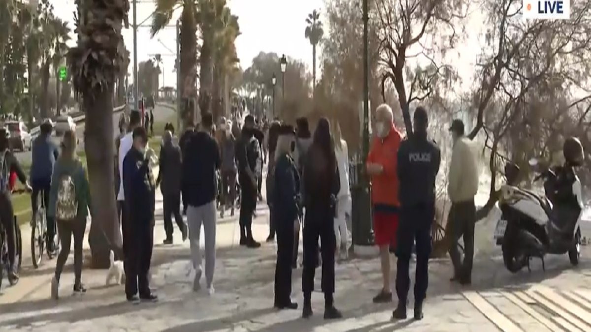 Κορωνοϊός: Ποιο lockdown; Βόλτες στη λιακάδα οι Αθηναίοι – Χαμός στην παραλιακή (Video)