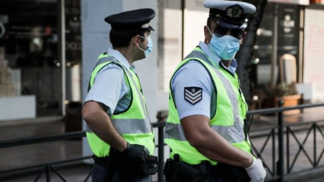 Κέρκυρα: Αστυνομικός ζήτησε σε 55χρονο να φορέσει μάσκα και εκείνος τον “σάπισε” στο ξύλο