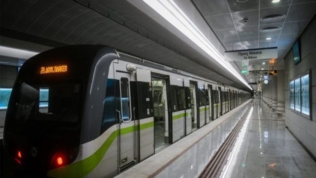 Πρωτοχρονιά: Κατεβάζουν τα ρολά στους σταθμούς του μετρό στο κέντρο της Αθήνας