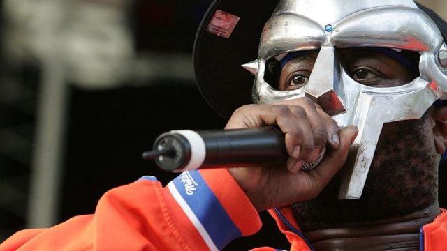 Θλίψη: “Έφυγε” από τη ζωή ο “μασκοφόρος” ράπερ MF Doom