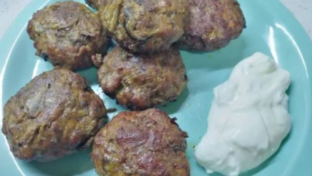 Μπιφτέκια με καρότο και μανιτάρια