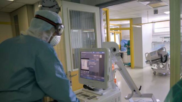 Κορωνοϊός: «Κάθε στιγμή φλερτάρω με τον θάνατο» – Ανατριχιάζουν τα τελευταία λόγια 53χρονου νοσηλευτή από τη Δράμα